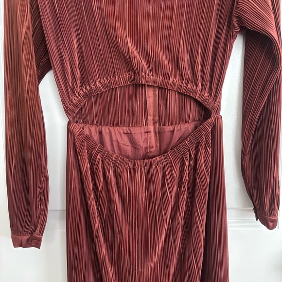 ASTR The Label Ferran Plisse Cutout Button Down Long Sleeve Midi Dress - Picture 4 of 6